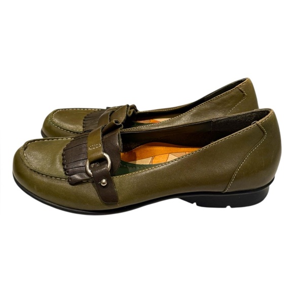 BareTraps Khaki Loafers with Dark Brown Accent - Picture 1 of 7